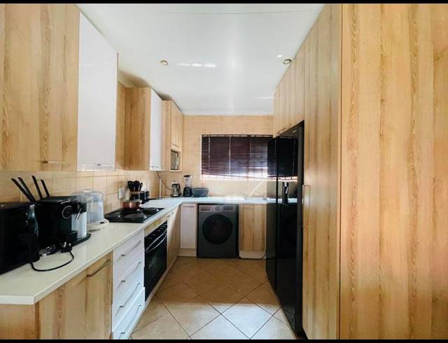 2 BEDROOM TOWNHOUSE FOR SALE IN DUNNOTTAR